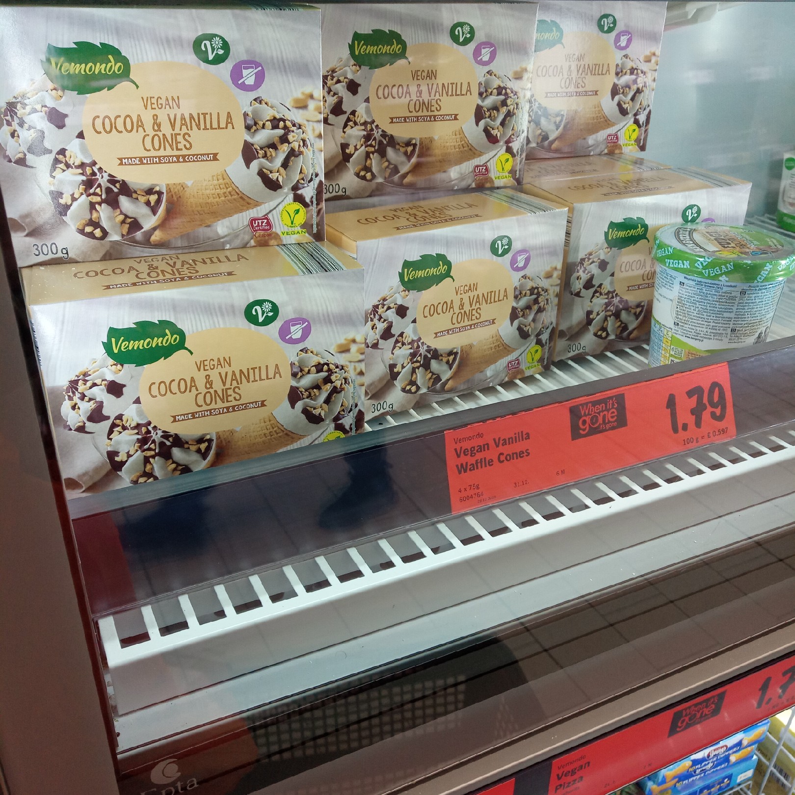 Supersupergirl's Food Reviews Vegan Ben & Jerry Ice creams and Lidl