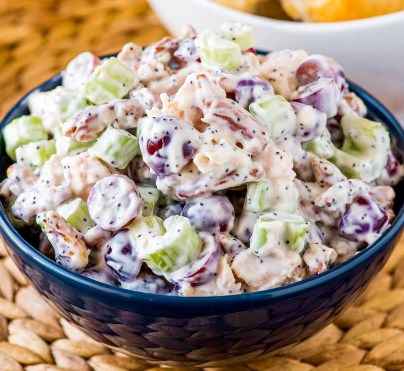 CHICKEN SALAD WITH GRAPES