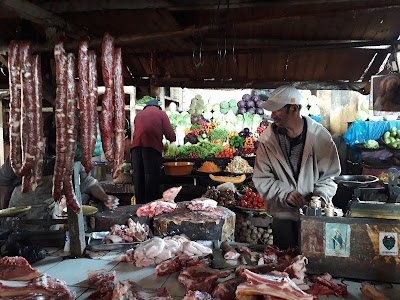 mercado-abierto-carniceria-malgache-en-madagascar-con-enlacima