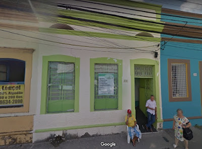 Descrição da imagem #PraCegoVer: Uma imagem, obtida do Google Street View, da fachada da clínica Centromed & Terapias, no Recife. A clínica possui a arquitetura de uma casa geminada antiga típica do começo do século 20, com duas janelas, uma na esquerda e uma no centro, e uma porta de entrada no canto direito. No rodapé da imagem, está o logotipo do Google. Fim da descrição.