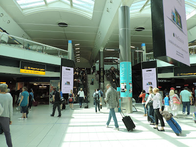 shops reaturants duty free area gatwick south terminal