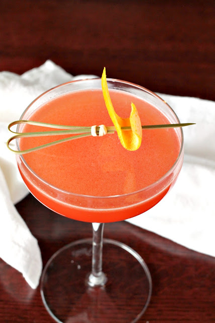 This citrusy Metropolitan Cocktail is a sophisticated twist on the classic cosmopolitan with an Italian flair.