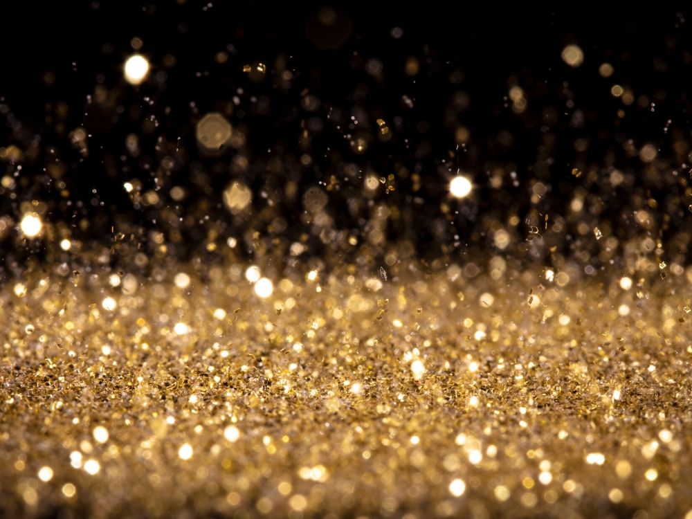 золотистый фон с бликами. золотая пыль в природе. золотистые блестки. золотой песок. золотые капли.