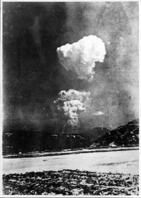 The atomic bomb blast at Hiroshima worldwartwo.filminspector.com