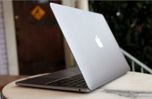 Apple delays new MacBook Pro until fall