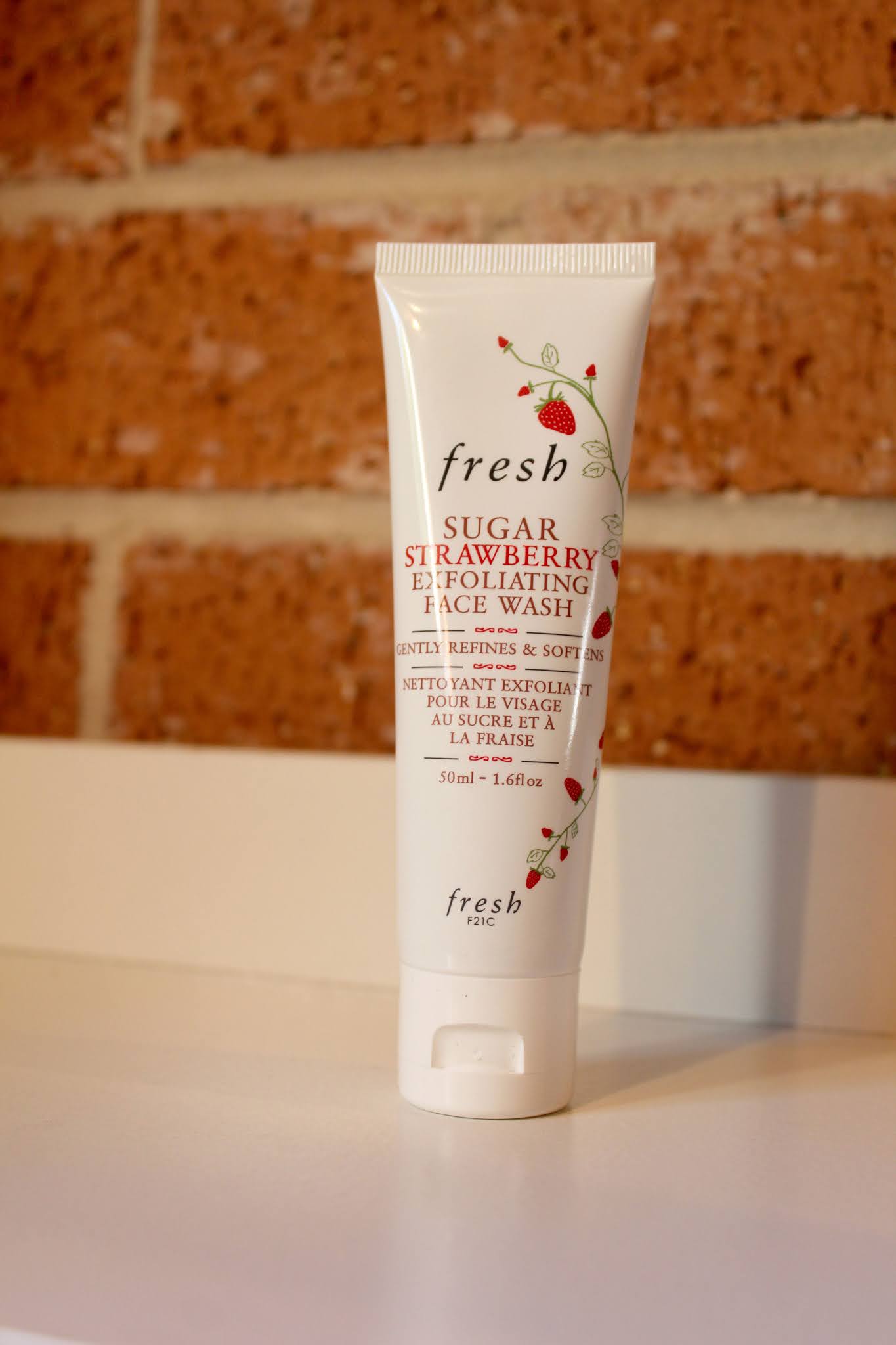 Review Fresh Sugar Strawberry Exfoliating Face Wash