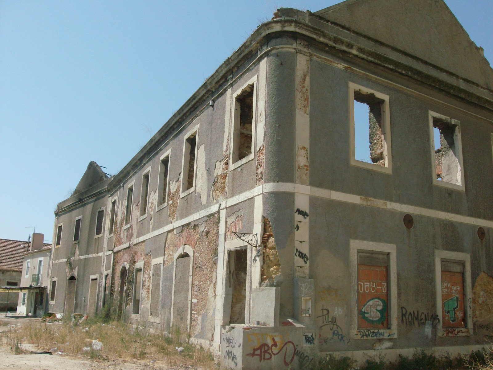 Resultado de imagem para fábrica do caramujo história