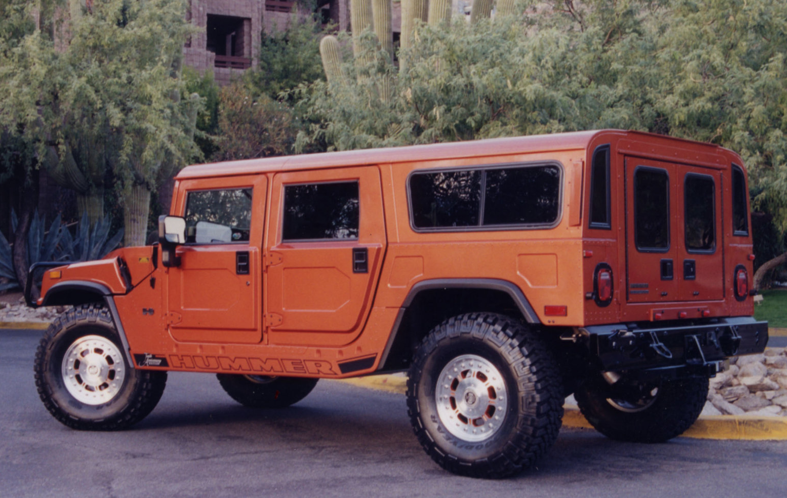 Hummer H1(10th Anniversary Edition 2002) - AZH-CARS