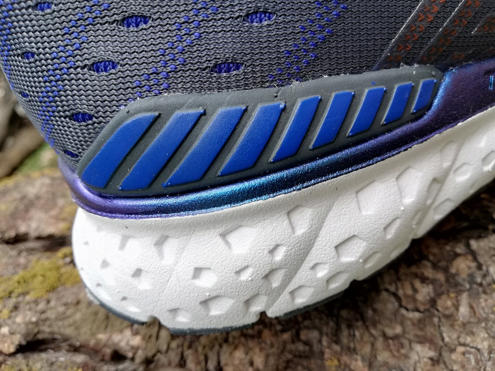 BROOKS GuideRails RUNNING IN PANAMA