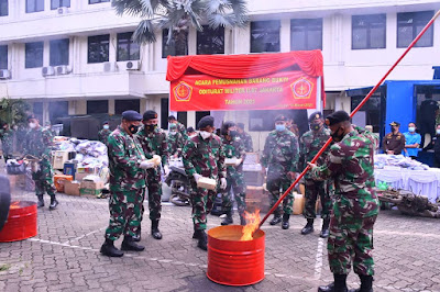 TNI Musnahkan Barang Bukti Perkara Tindak Pidana Militer