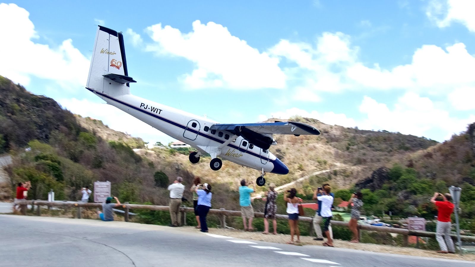 St Barts Airport Landing Trip to