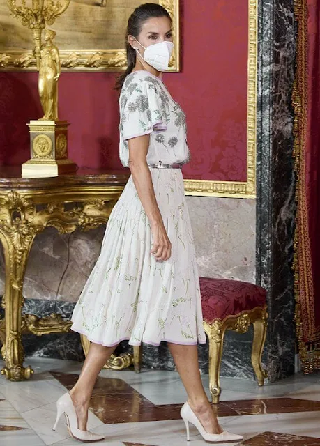 Queen Letizia wore a 40-year-old dress, blouse and skirt, belonging to her mother-in-law Queen Sofia