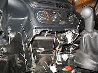 Центральная консоль нива урбан. Консоль ваз 2131 нива. Центральная консоль ваз 21213. Консоль приборов нива 21213. Нива 2121 снятие центральной консоли.