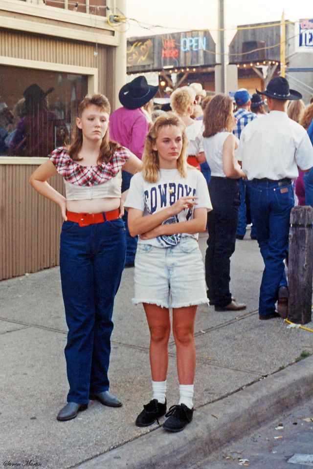 Candid Photos Show Fashion Styles of Teenage Girls From the 1990s | Vintage News Daily