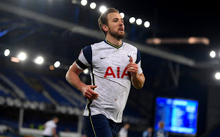 Tottenham striker Kane likely to remain with Spurs for another season