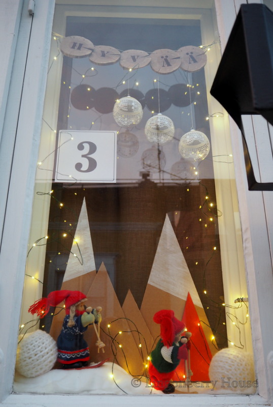 Lingonberry House Joulukalenteriikkuna / Christmas calendar window