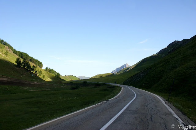 Strada che conduce al Colle della Maddalena