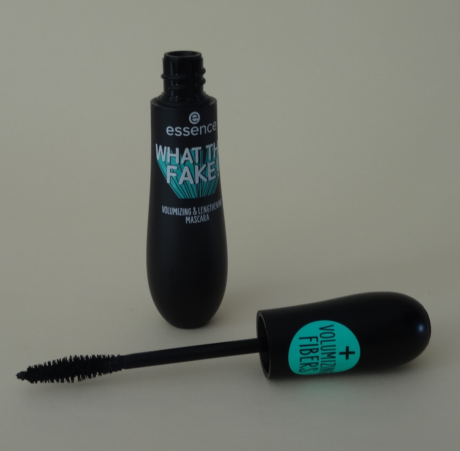 Tessa's Colourful World Review essence ‘WHAT THE FAKE! mascara