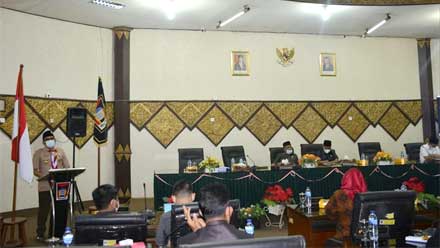 Wako Hendri Septa Sampaikan RAPBDP 2021 ke DPRD Padang