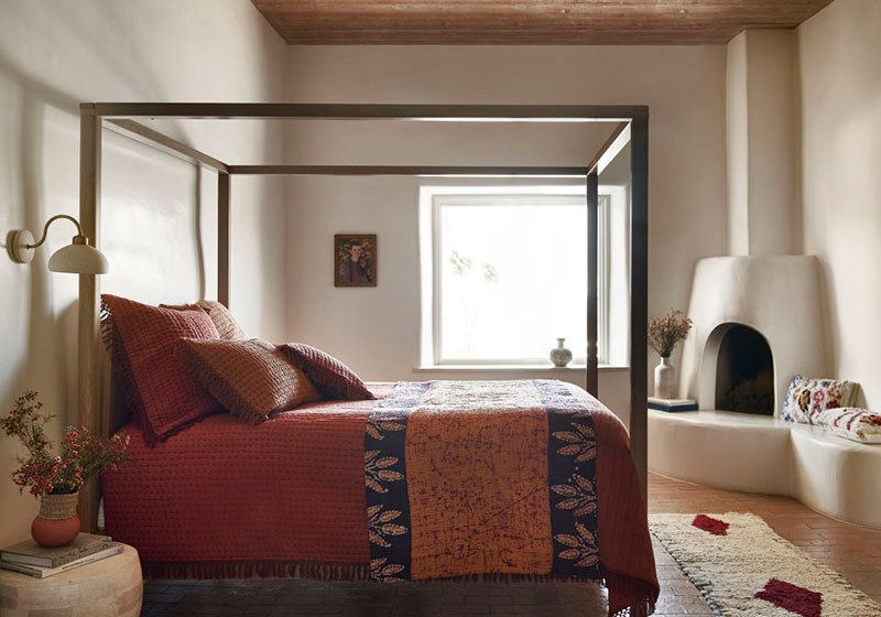    pod-zharkim-solncem-