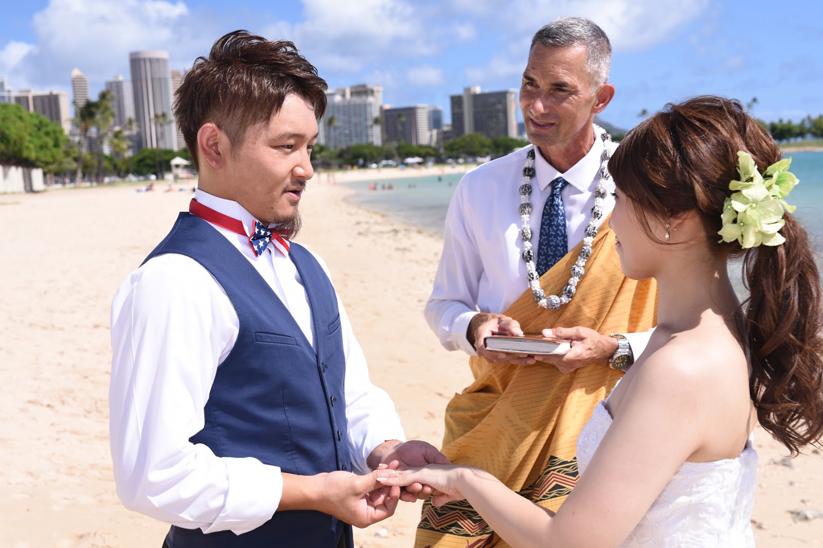 Waikiki Weddings Ceremony by Rev Keawe