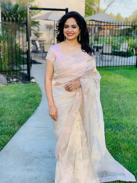 Glamorous Indian Singer Sunitha In Traditional White Silk Saree Navel Queens Glamorous Indian Singer Sunitha In Traditional White Silk Saree Navel Queens