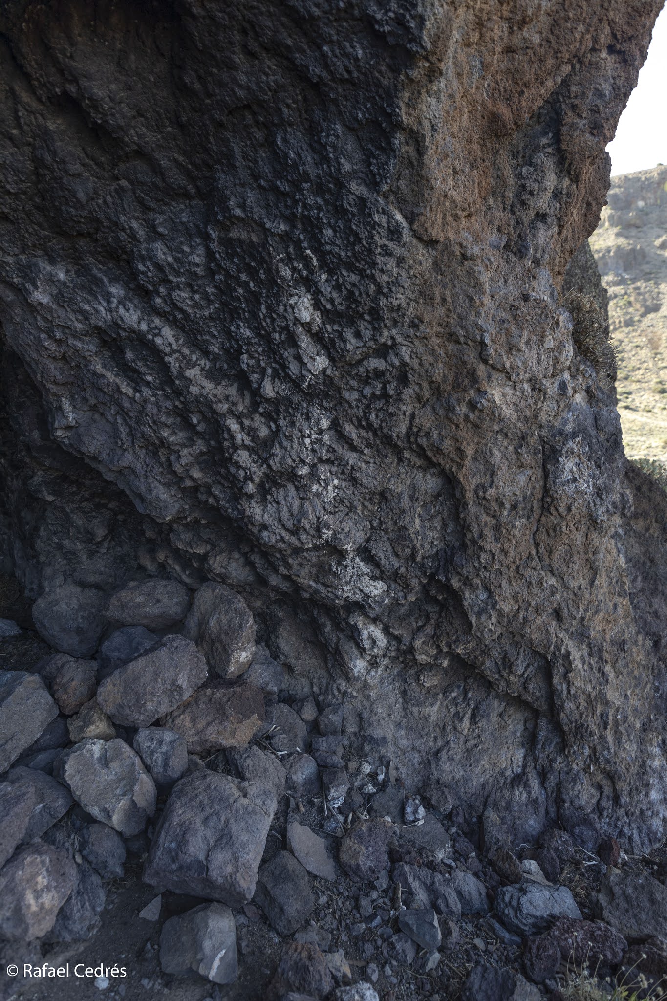 MONTAÑA TRENES E HISTORIAS LA CUEVA DE DIEGO HERNÁNDEZ EN EL PN DEL TEIDE