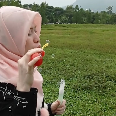 bermain gelembung sabun main gelembung sabun di taman sentul nirwana