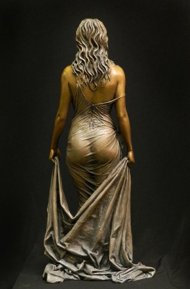 15 Sculptures Of Woman That Are Too Beautiful for This World