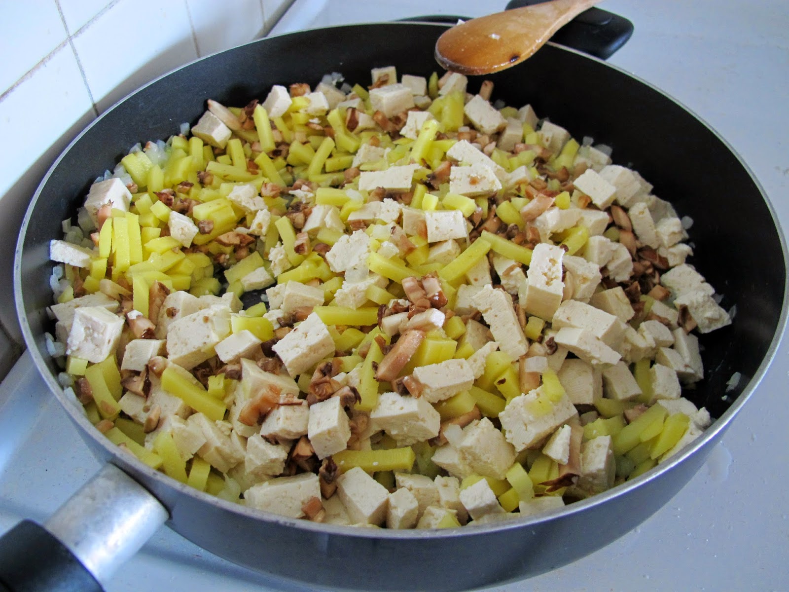 World Traveler Recipes: Vegetarian Stuffed Peppers