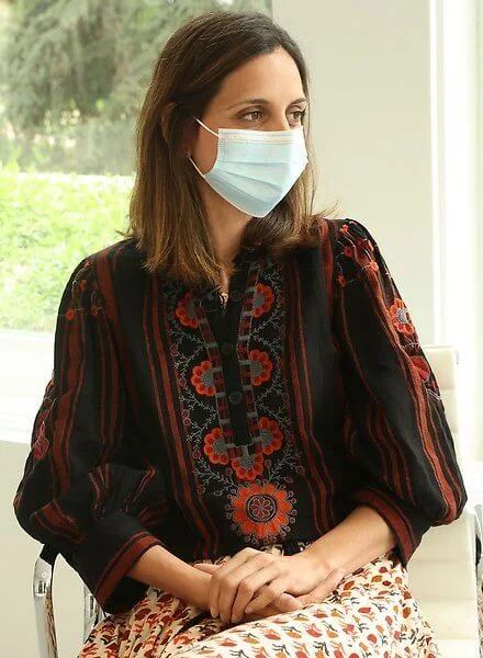 Queen Letizia wore a multi coloured jacquard regular fit tailored jacket from Hugo Boss, and black trousers from Boss