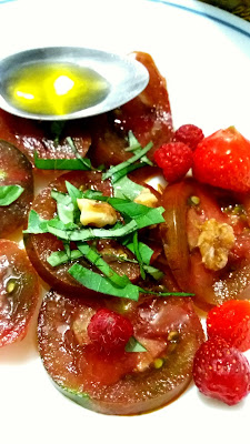 Tomates-framboises-fraises-basilic&huile d'olive;Tomates-framboises-fraises-basilic&huile d'olive