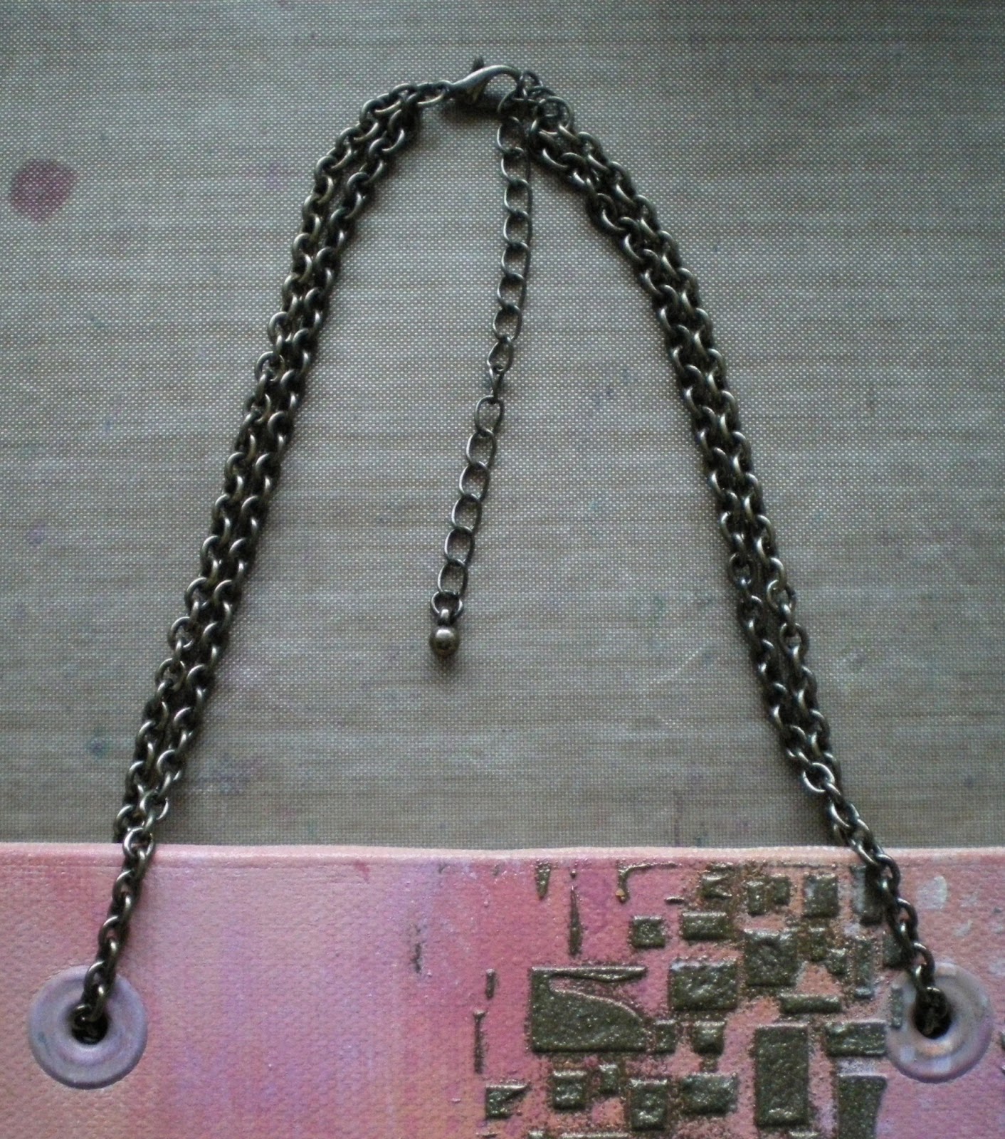 Ink, Paint & Me A broken necklace.....