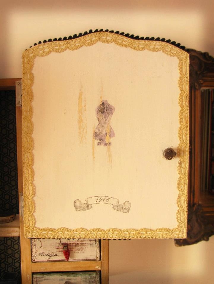 BOTIQUIN ANTIGUO RESTAURADO A NUEVO CON UNA MIRADA VINTAGE