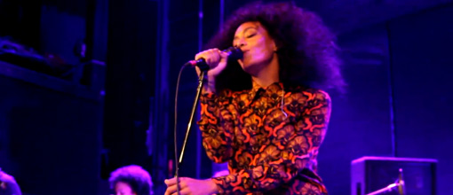 Solange gives trueness on stage at the Bowery ballroom. Makes Beyoncé take a seat in the crowd | randomjpop.blogspot.co.uk