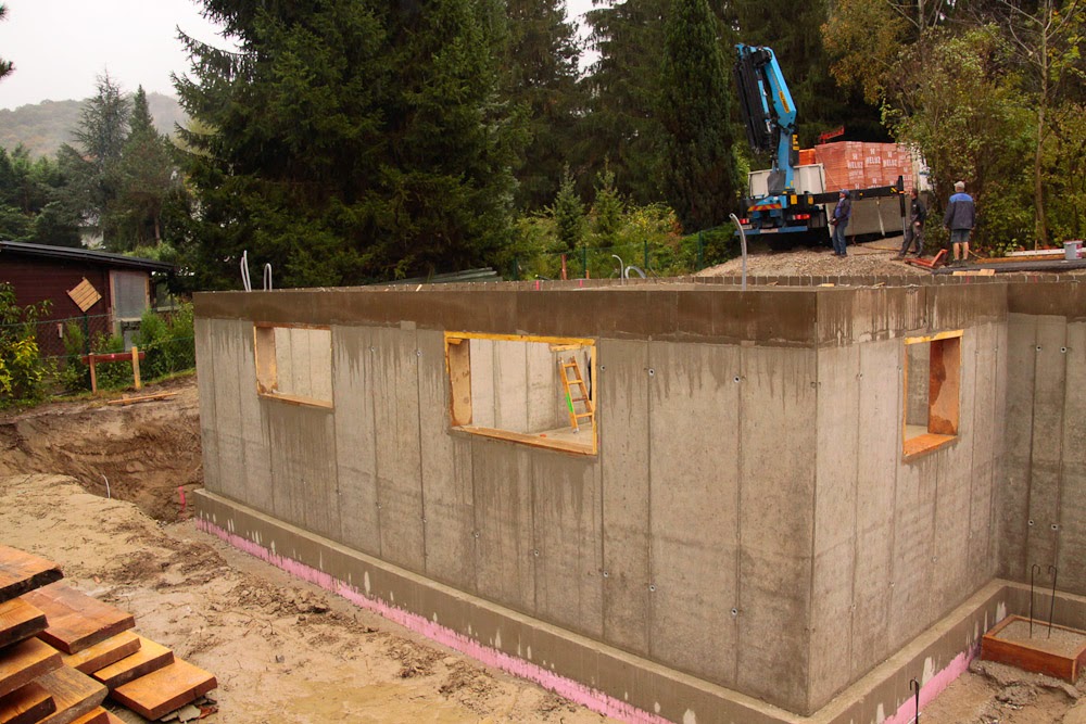 Luna zieht um!: Die Kellerwände sind fertig