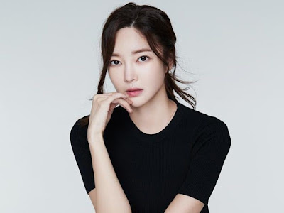 الممثلة كيم يون جي تشارك خطط زواجها مع معجبيه برسالة مليئة بالعواطف الصادقة