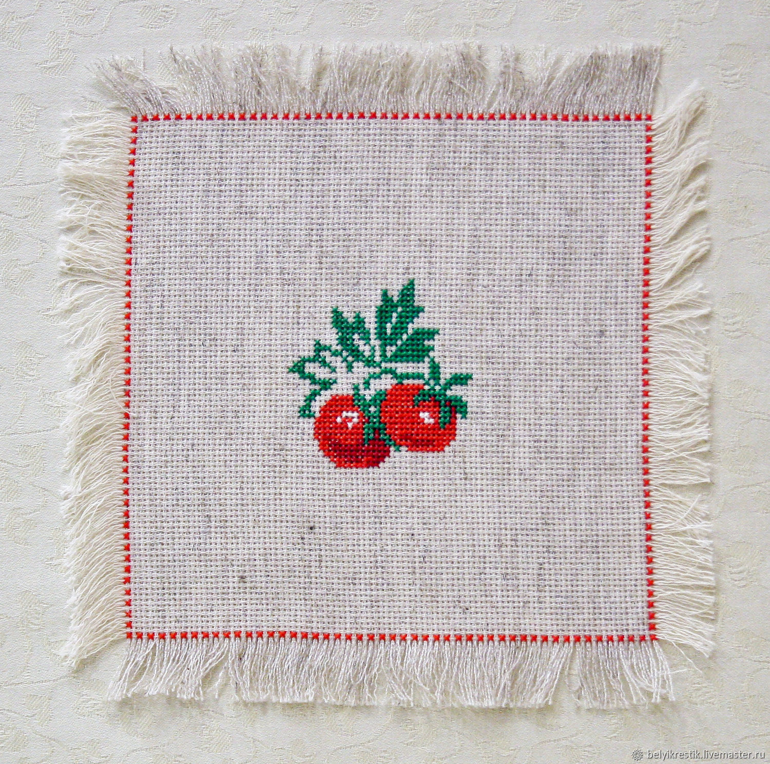 салфетка мулине. салфетка мулине. вышивка цветов на ткани. салфетка мулине. салфетка мулине.