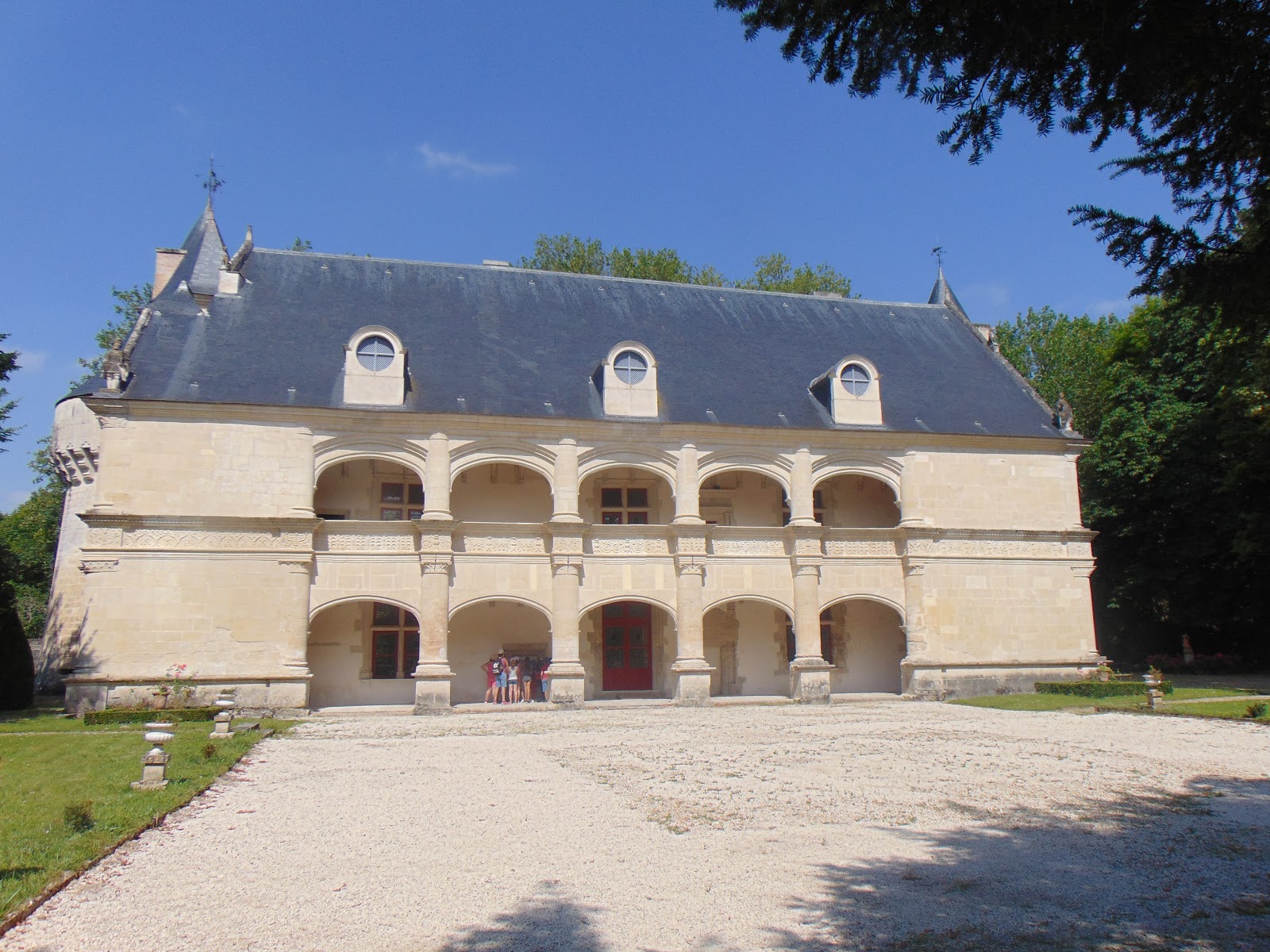 Aventurières en vadrouille DampierresurBoutonne (17) son château
