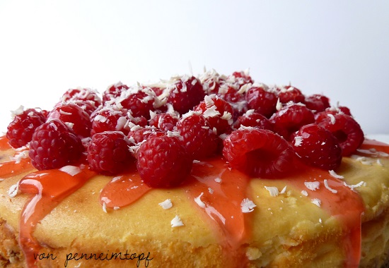 Penne im Topf: Käsekuchen mit weißer Schokolade und Himbeeren
