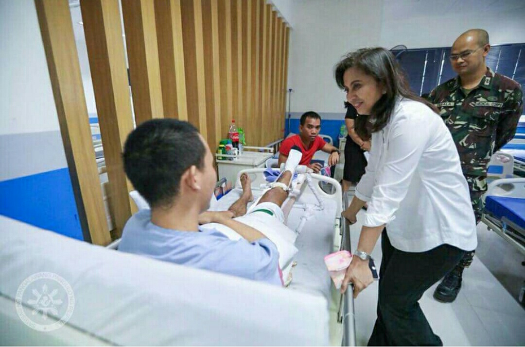 VP Robredo visits wounded soldiers at AFP Medical Center
