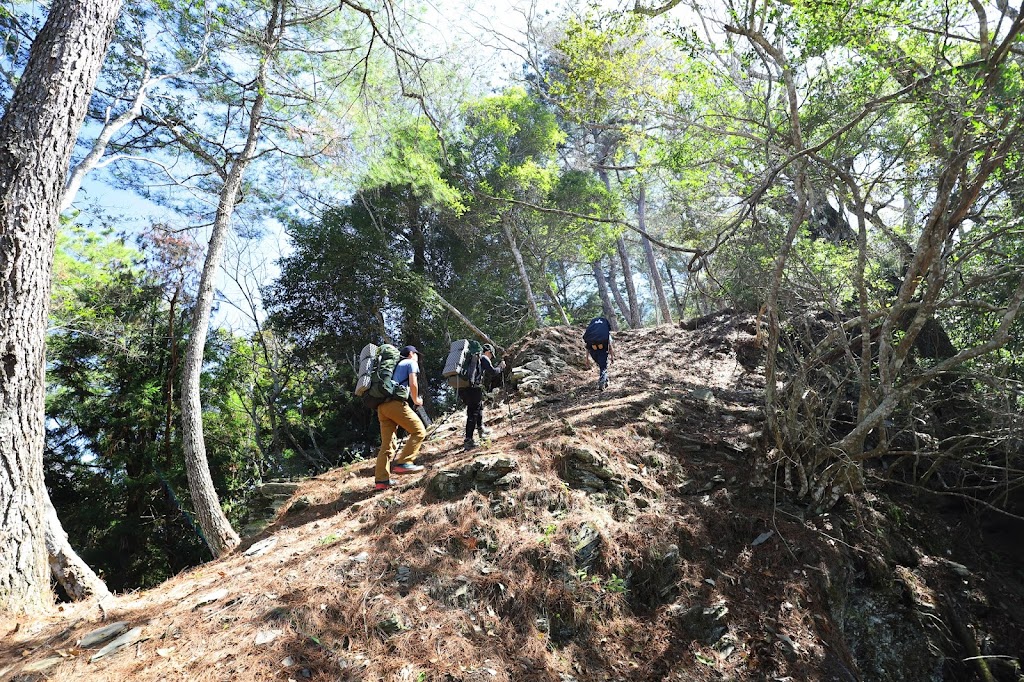 攀登加年端山