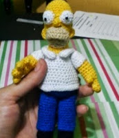 http://patronesamigurumipuntoorg.blogspot.com.es/2013/06/homer-simpson_5.html