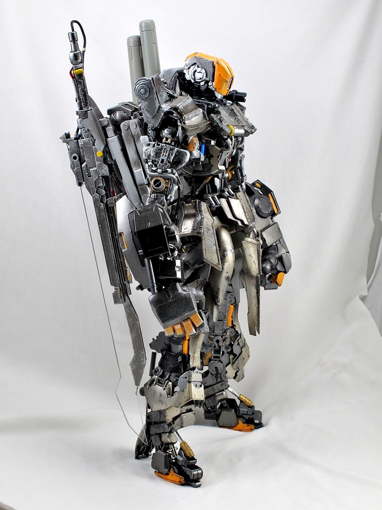 GUNDAM GUY Humanoid Robot [Using Parts From MG Sinanju / HG Rozen Zulu