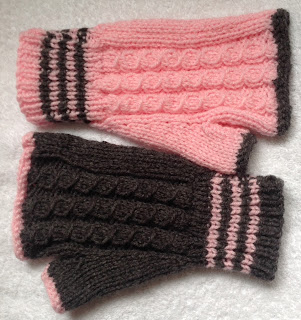 https://www.craftsy.com/knitting/patterns/can-t-decide-fingerless-gloves/477038