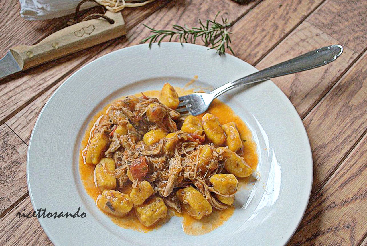 gnocchi di zucca e ragù di pollo