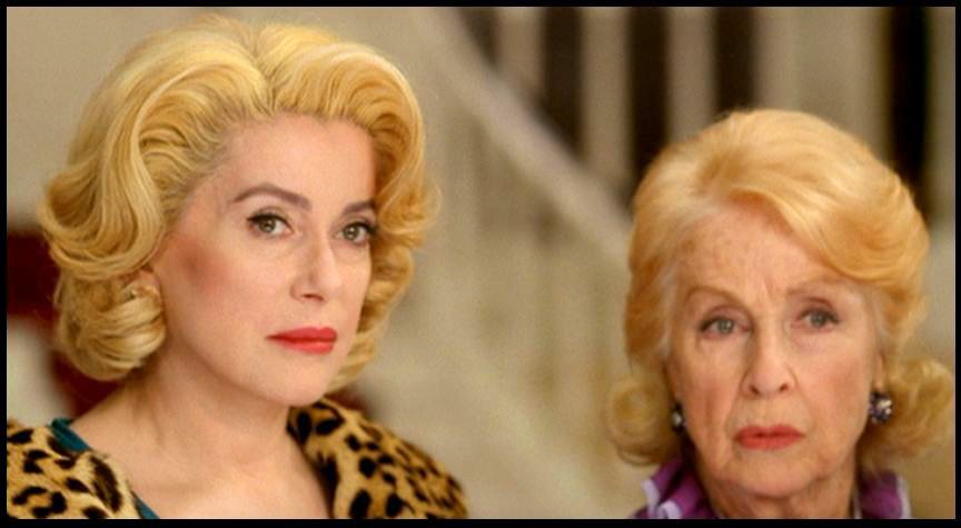 каждая 8 женщина. каждая 8 женщина. катрин денев 8 женщин. эммануэль беар в фильме 8 женщин. катрин денев и фанни ардан 8 женщин.