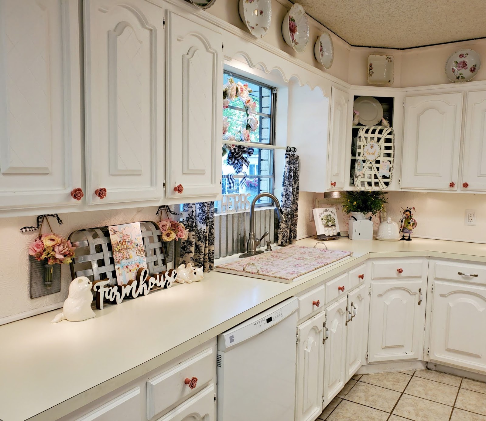 Penny's Vintage Home: Busy Bee Summer Kitchen Tour