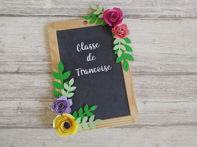 DIY ardoise panneau de classe avec fleurs en papiers