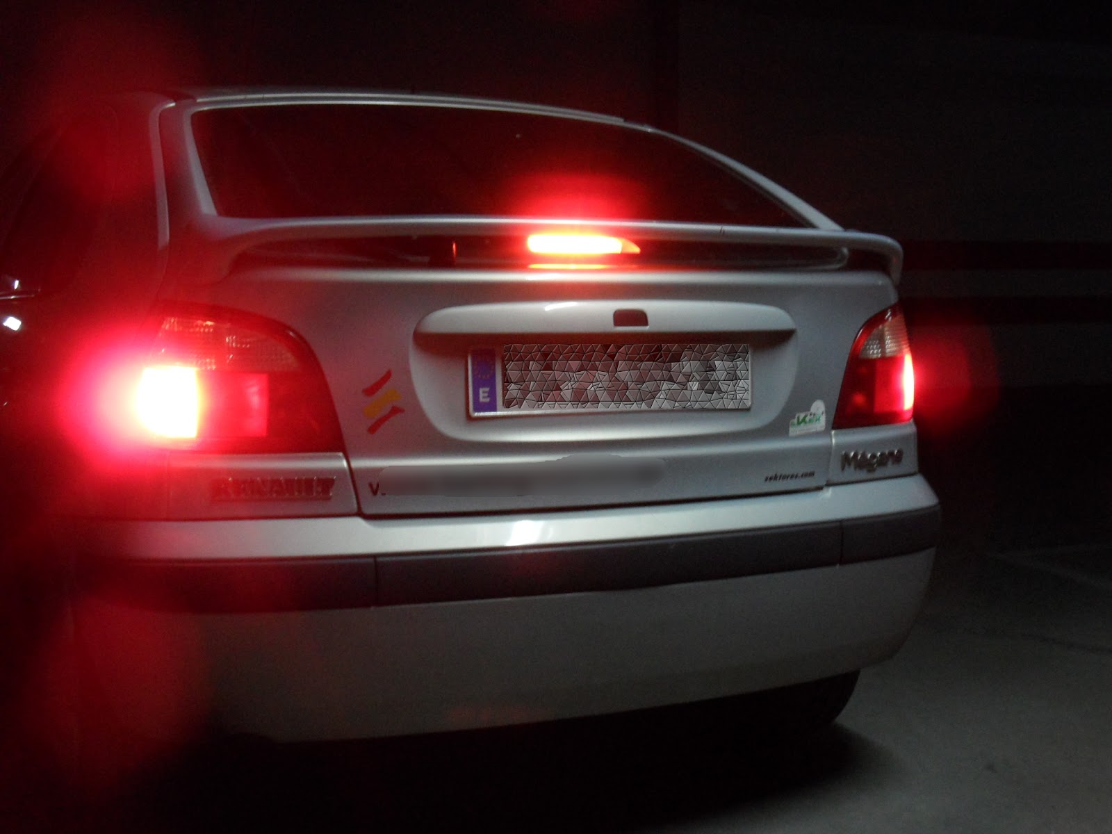 Mis enredos, pensamientos y actividades: Luz de freno LED para Renault